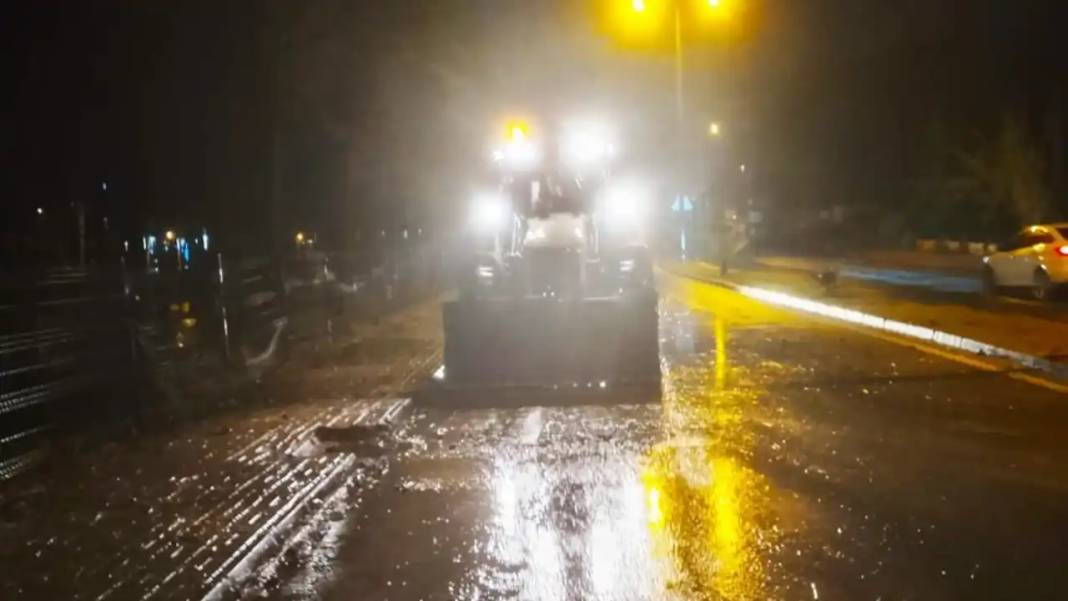 Alanya’da Gece Boyu Yağmur Mesaisi 6